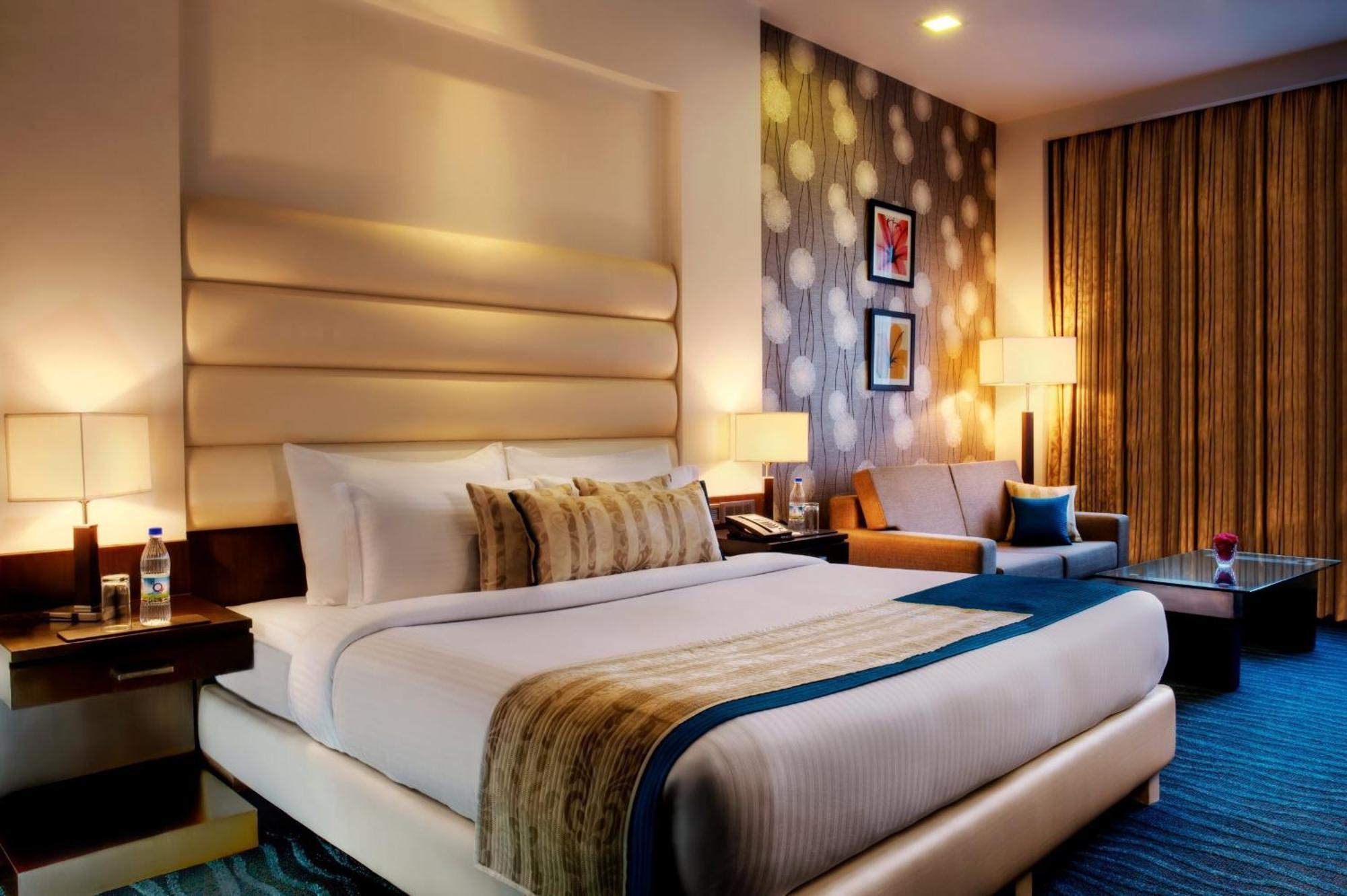 Отель Golden Tulip Bhiwadi Экстерьер фото