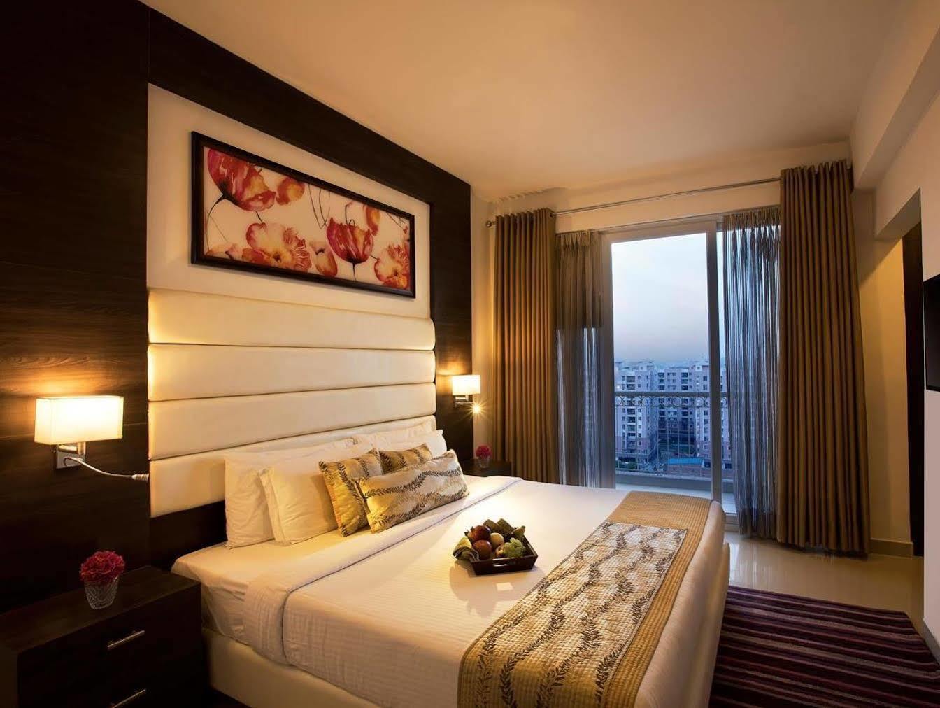 Отель Golden Tulip Bhiwadi Экстерьер фото