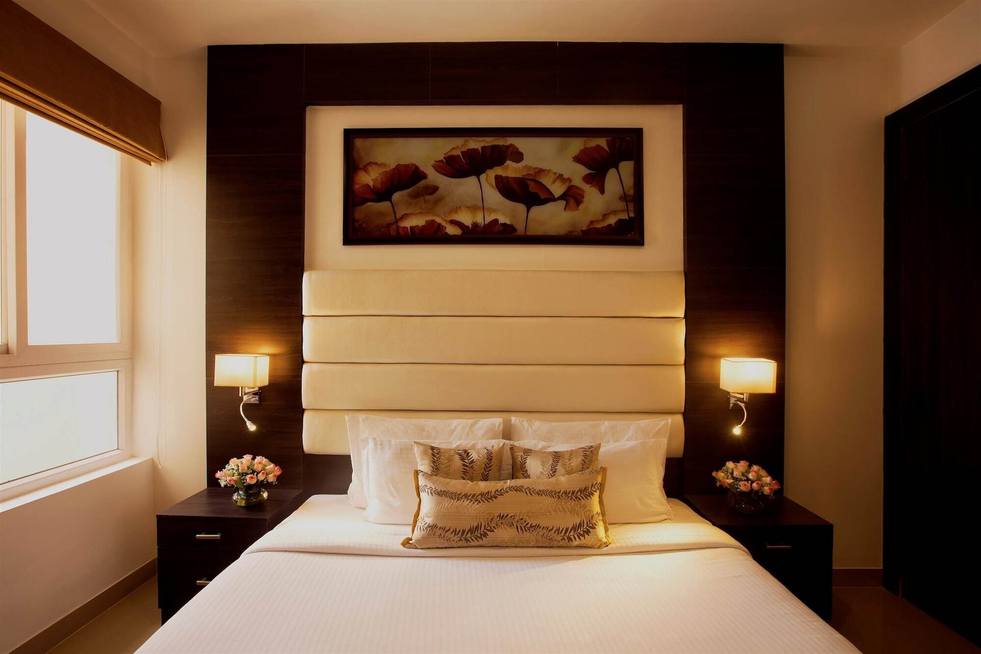 Отель Golden Tulip Bhiwadi Экстерьер фото