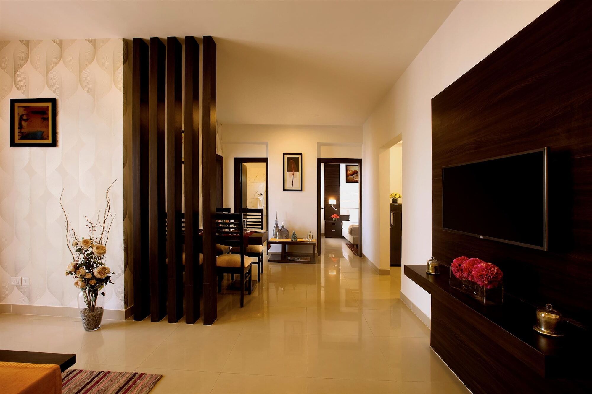 Отель Golden Tulip Bhiwadi Экстерьер фото